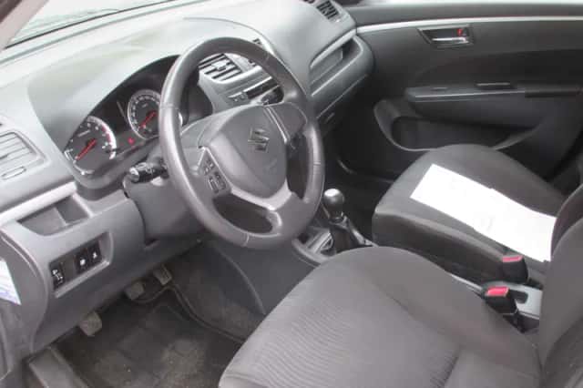 Suzuki Swift (2012) thumbnail 2