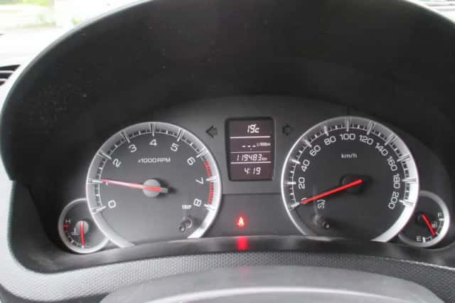 Suzuki Swift (2012) thumbnail 5