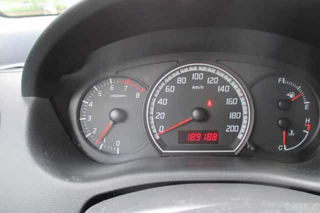 Suzuki Swift (2009) thumbnail 5