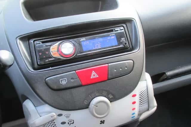 Toyota Aygo (2010) thumbnail 6