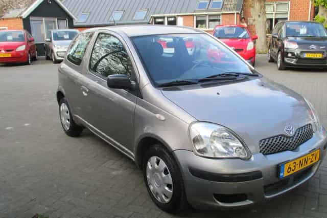 Toyota Yaris (2004) thumbnail 4