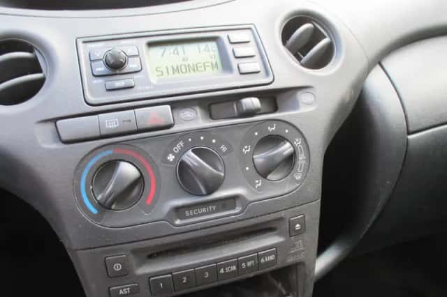 Toyota Yaris (2004) thumbnail 6