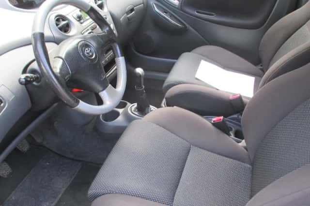 Toyota Yaris (2003) thumbnail 2