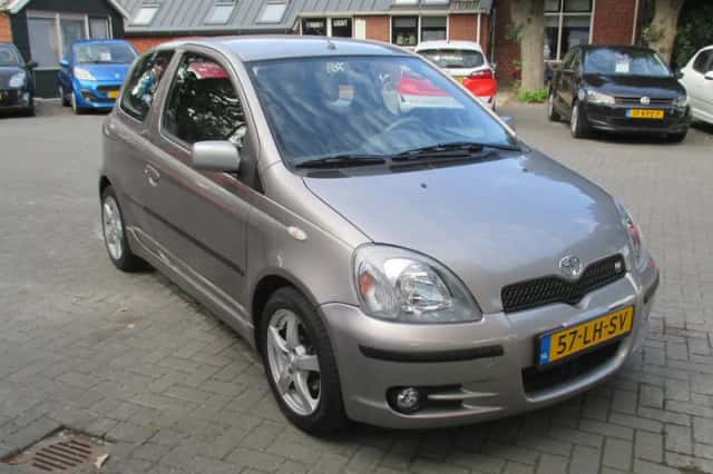 Toyota Yaris (2003) thumbnail 4