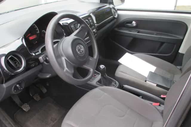 Volkswagen Up! (2016) thumbnail 2