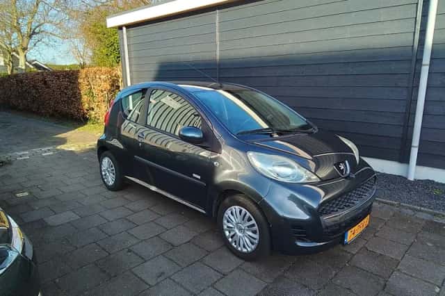 Peugeot 107 (2011) thumbnail 4