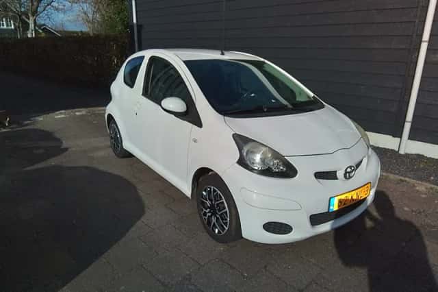 Toyota Aygo (2010) thumbnail 1