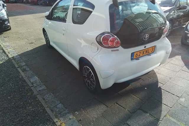 Toyota Aygo (2010) thumbnail 5