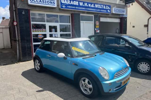 MINI Cooper (2004) thumbnail 1