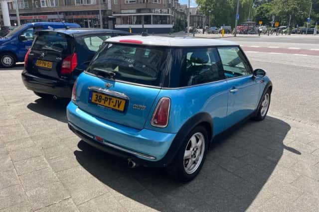 MINI Cooper (2004) thumbnail 2