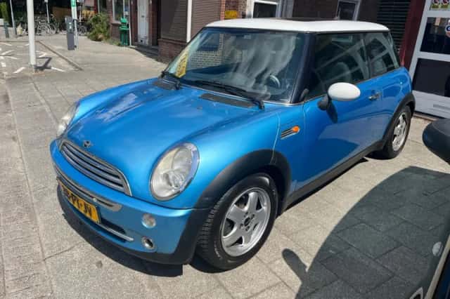 MINI Cooper (2004) thumbnail 4