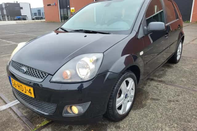 Ford Fiesta (2008) thumbnail 2