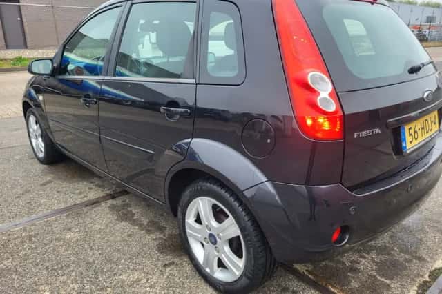 Ford Fiesta (2008) thumbnail 4