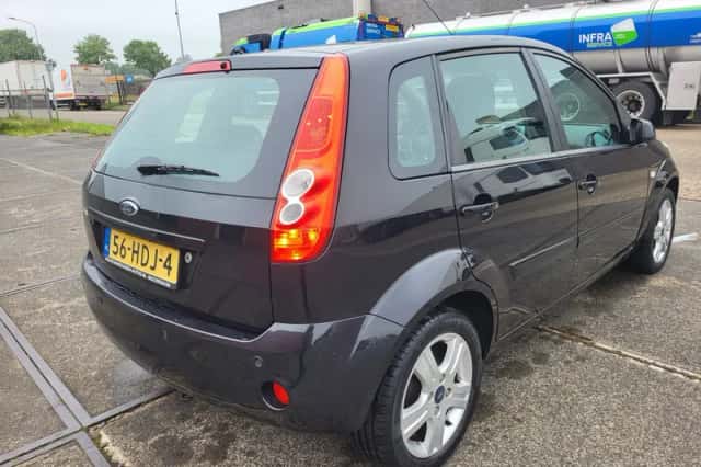 Ford Fiesta (2008) thumbnail 5