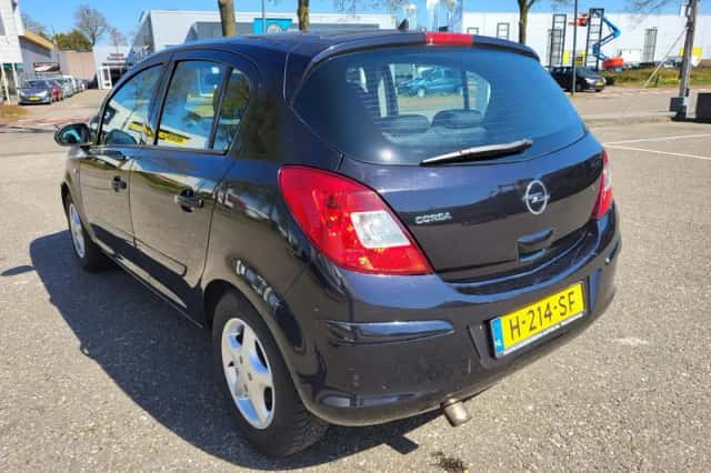 Opel Corsa (2008) thumbnail 4