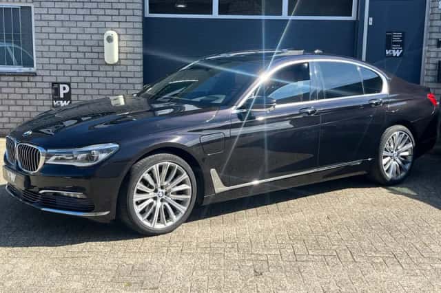BMW 7-Serie (2016) thumbnail 1