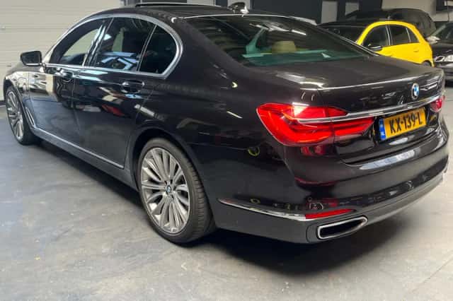BMW 7-Serie (2016) thumbnail 6