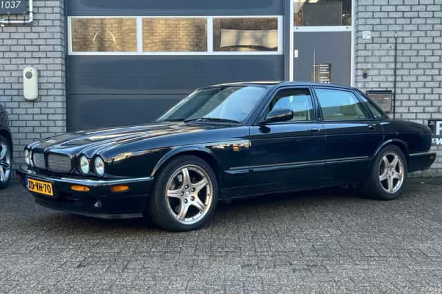 Jaguar XJR (1998) thumbnail 1