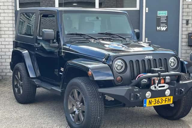 Jeep Wrangler (2008) thumbnail 2