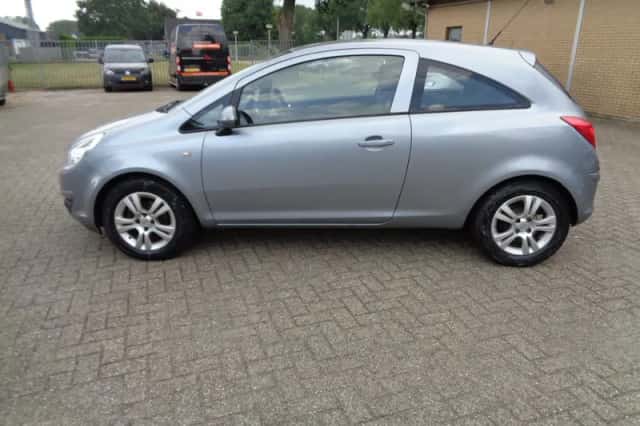 Opel Corsa (2008) thumbnail 2