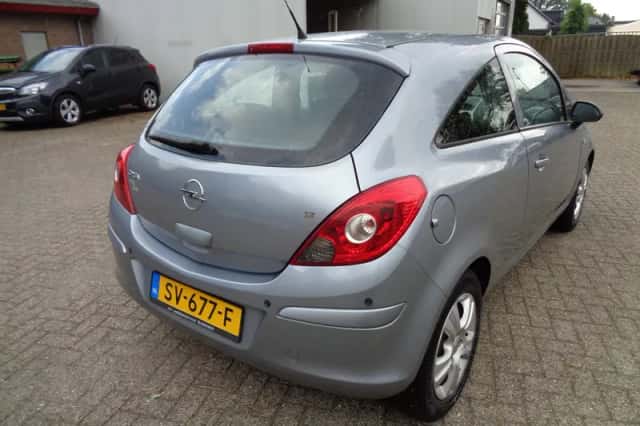 Opel Corsa (2008) thumbnail 3