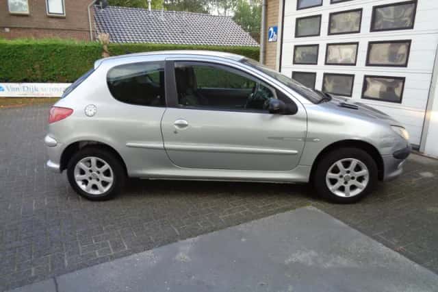 Peugeot 206 (2003) thumbnail 4