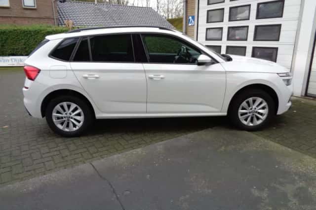 Škoda Kamiq (2023) thumbnail 4