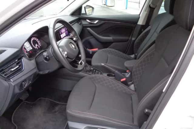 Škoda Kamiq (2023) thumbnail 5