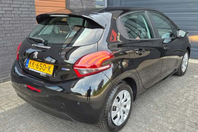 Peugeot 208 (2016) thumbnail 2