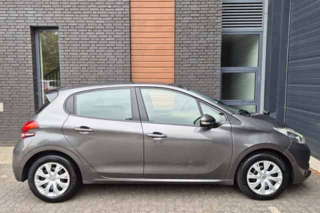 Peugeot 208 (2017) thumbnail 6