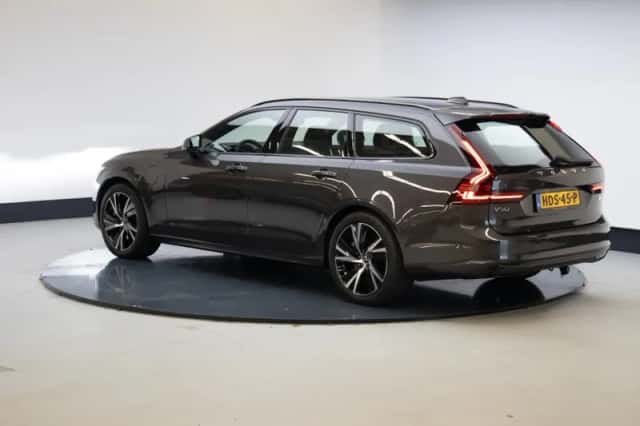 Volvo V90 (2022) thumbnail 2