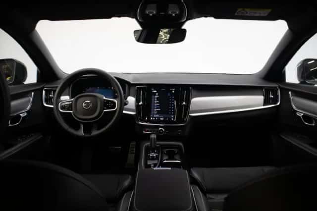 Volvo V90 (2022) thumbnail 3