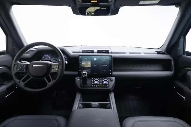 Land Rover Defender (2025) thumbnail 4