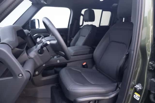 Land Rover Defender (2025) thumbnail 5