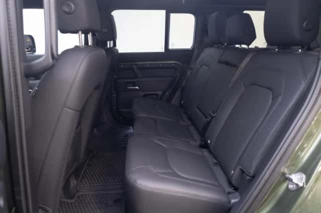 Land Rover Defender (2025) thumbnail 6
