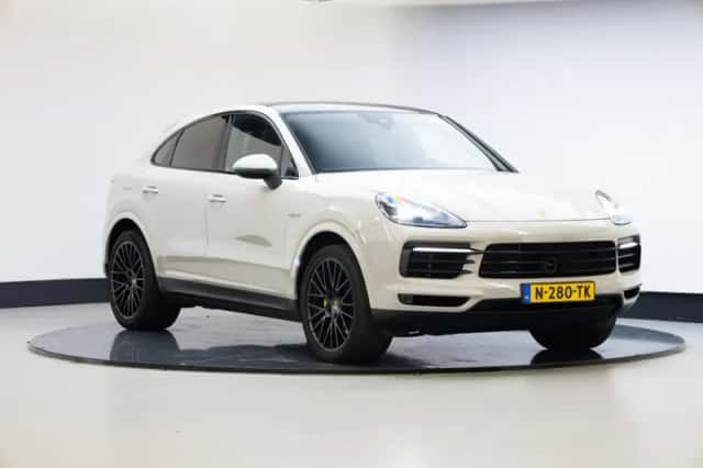 Porsche Cayenne (2021) thumbnail 1