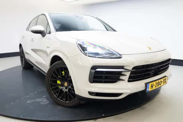 Porsche Cayenne (2021) thumbnail 3