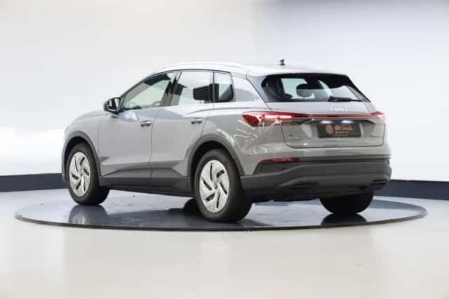 Audi Q4 e-tron (2023) thumbnail 2