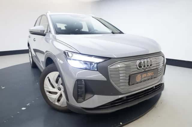 Audi Q4 e-tron (2023) thumbnail 3