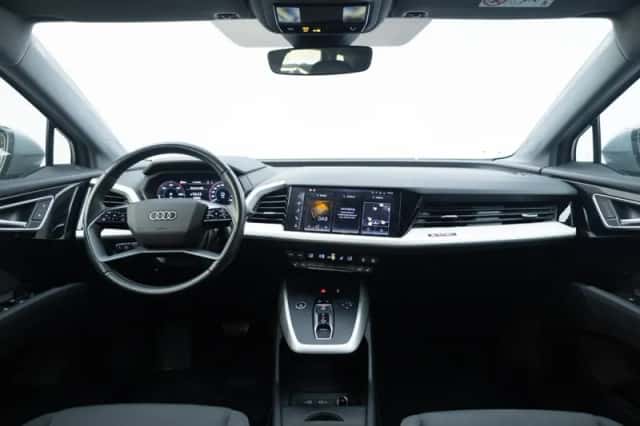Audi Q4 e-tron (2023) thumbnail 4