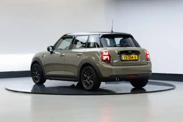 MINI Cooper (2018) thumbnail 2
