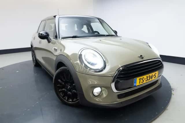 MINI Cooper (2018) thumbnail 3