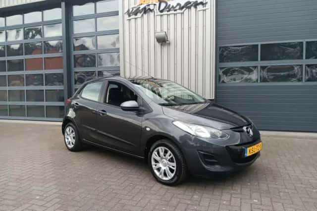 Mazda 2 (2014) thumbnail 2