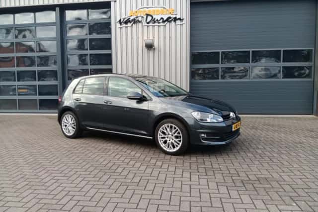 Volkswagen Golf (2016) thumbnail 3