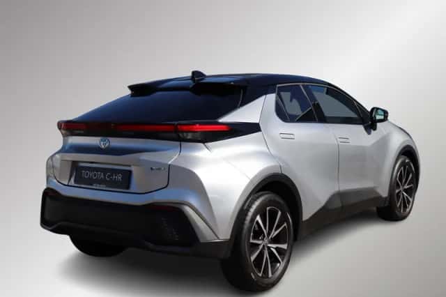 Toyota C-HR (2025) thumbnail 2