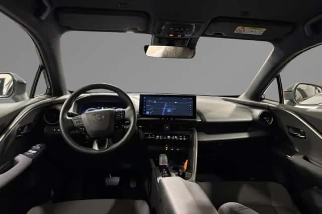 Toyota C-HR (2025) thumbnail 3
