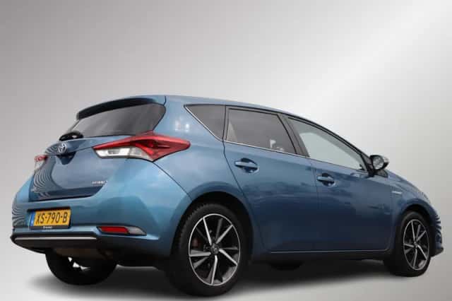 Toyota Auris (2018) thumbnail 2