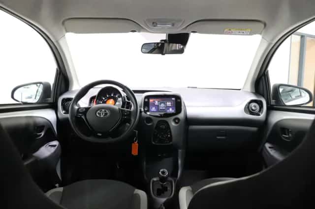 Toyota Aygo (2021) thumbnail 3
