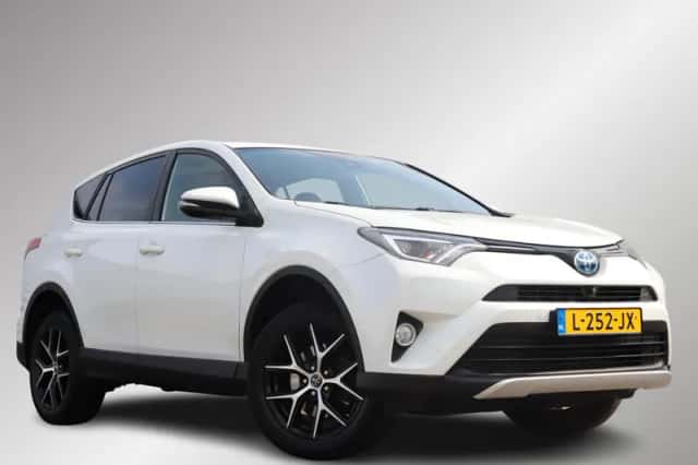 Toyota RAV4 (2017) thumbnail 3