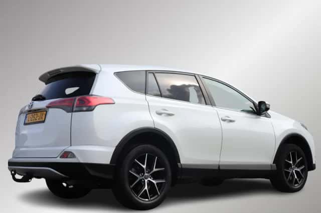 Toyota RAV4 (2017) thumbnail 4